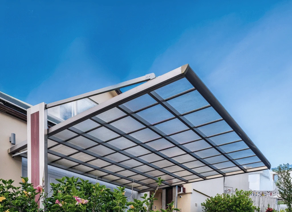Technical graphic of a modern cantilever carport featuring a space-saving two-post supporting structure on one side.